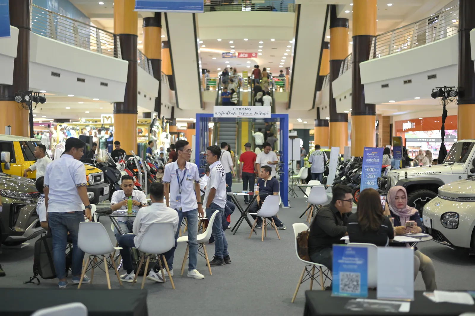 Area konsultasi pembiayaan di MUF Auto Fest